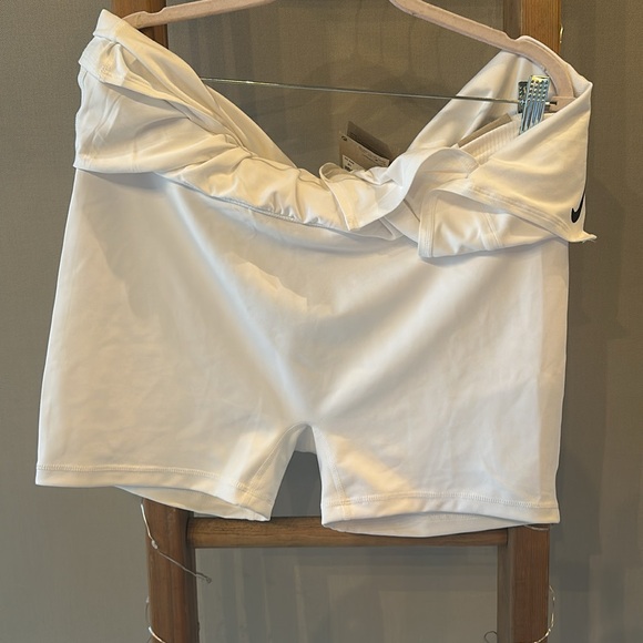 WHITE NIKE SKORT - Picture 8 of 8